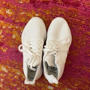 Adidas Swift Run in White